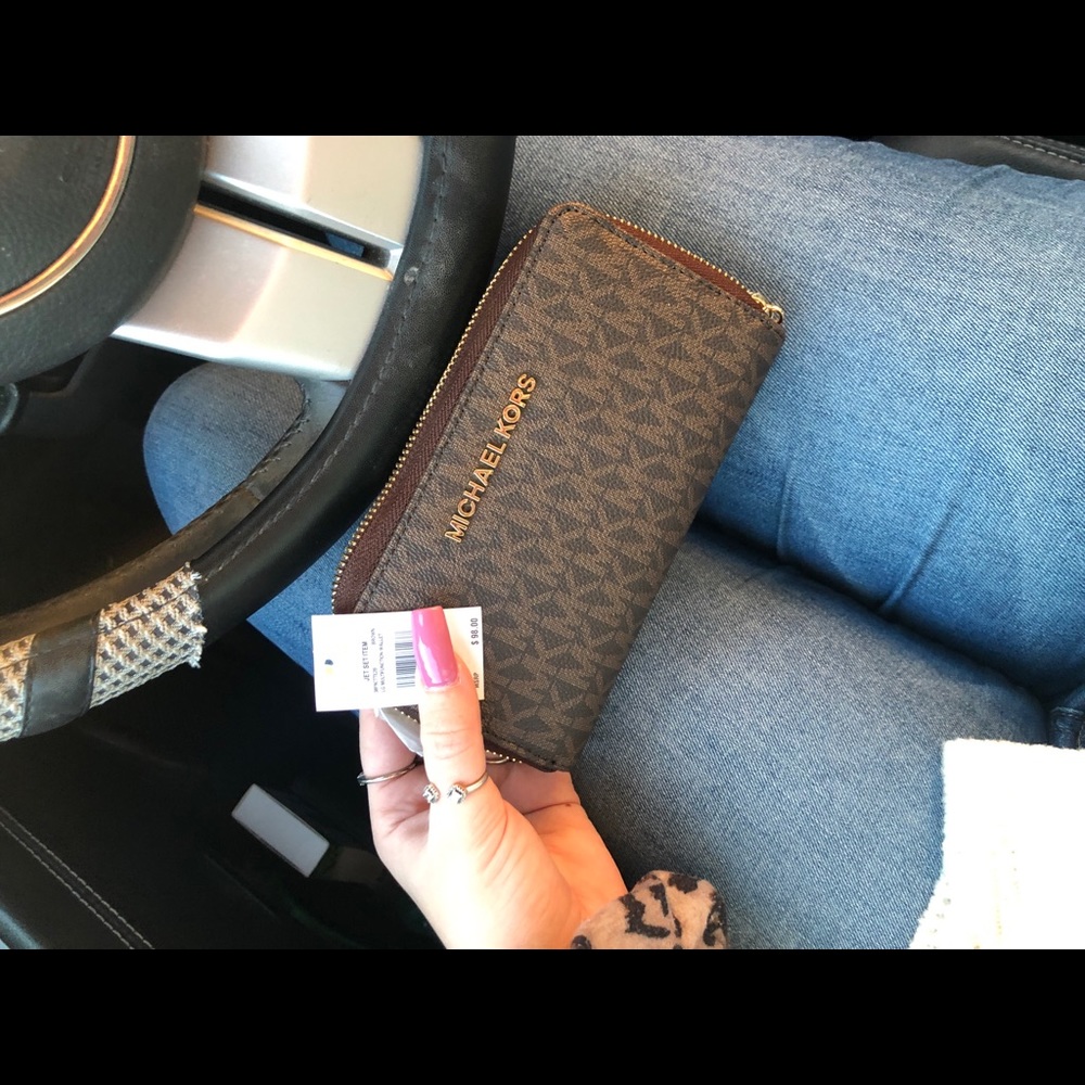 🧡SOLD🧡 NWT Michael Kors Wallet